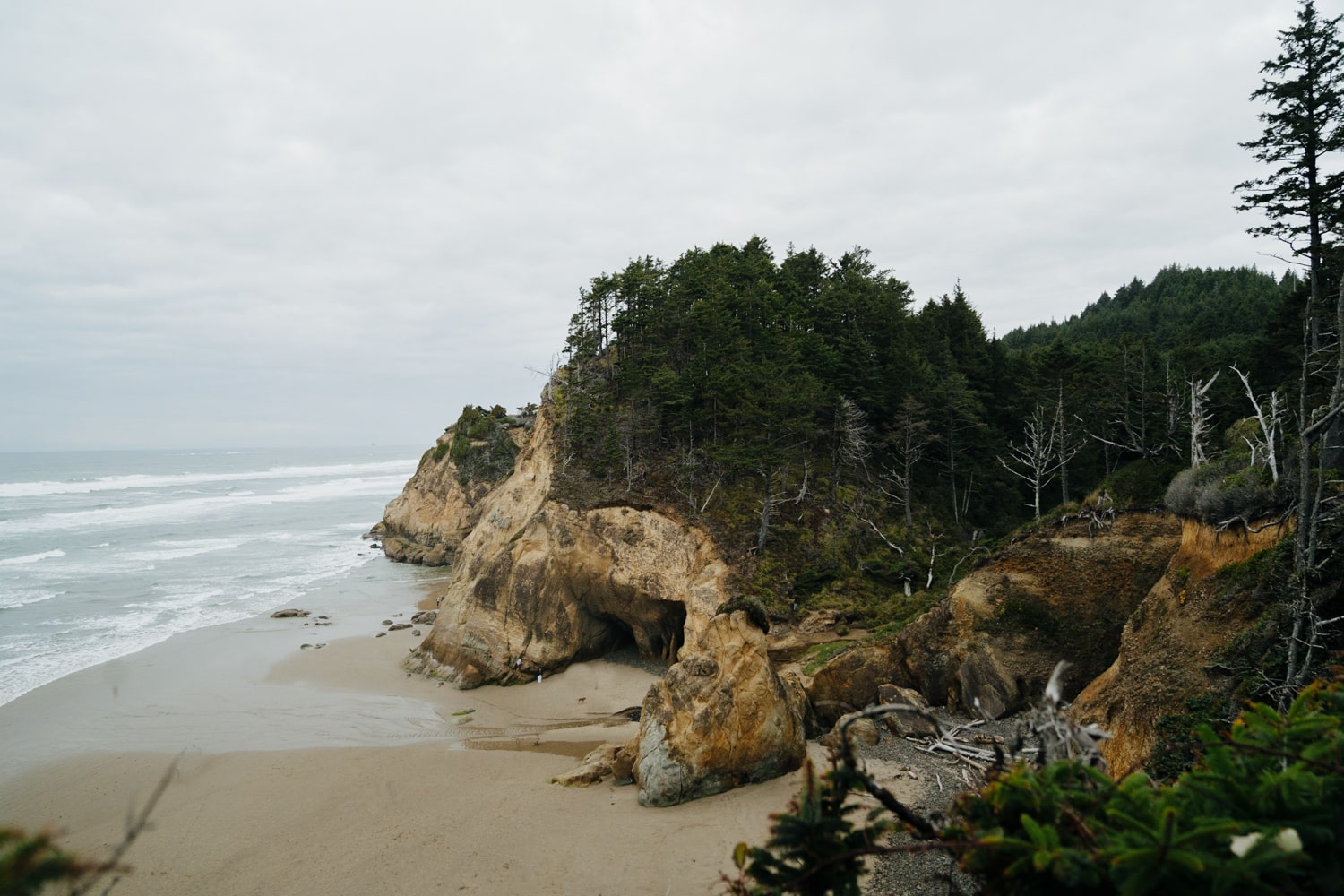 Guide to Hug Point – Waterfall, Beach, Caves, & More on the Oregon Coast!