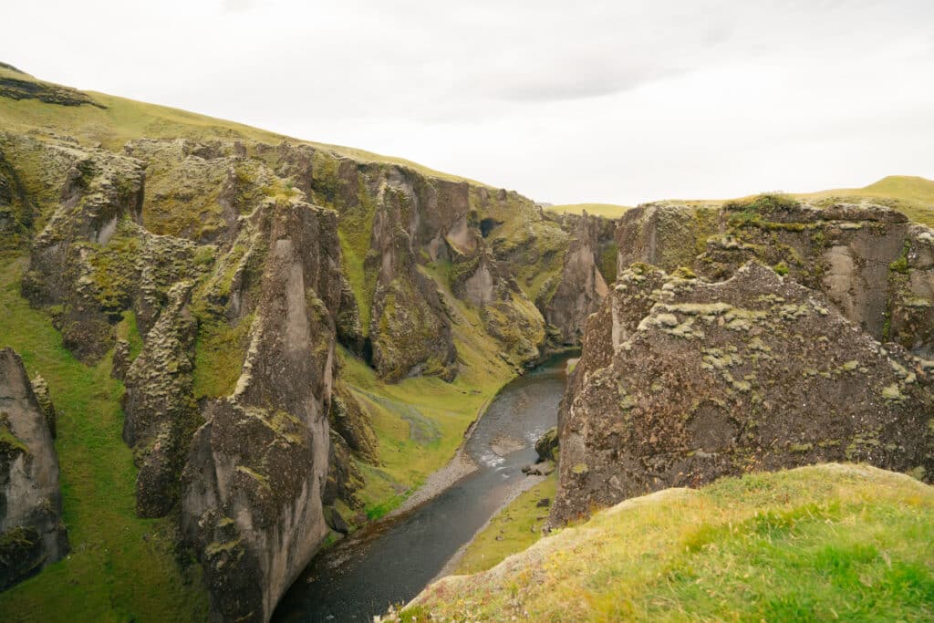 The beginning of the Fjaðrárgljúfur Canyon hike.