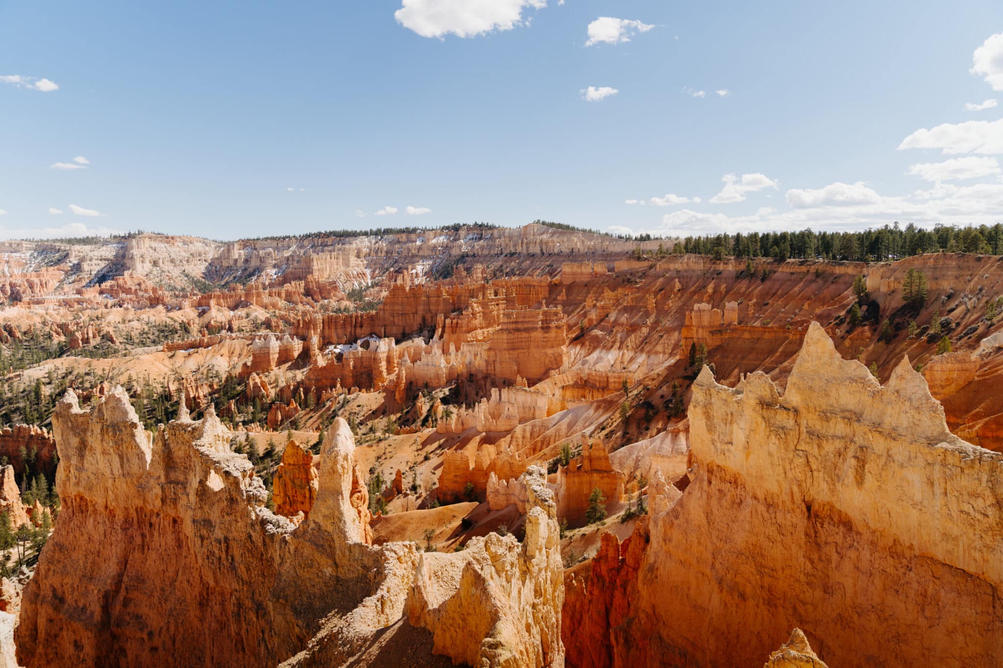 Hiking the Navajo Loop and Queen's Garden Trail in Bryce Canyon · Anna Tee